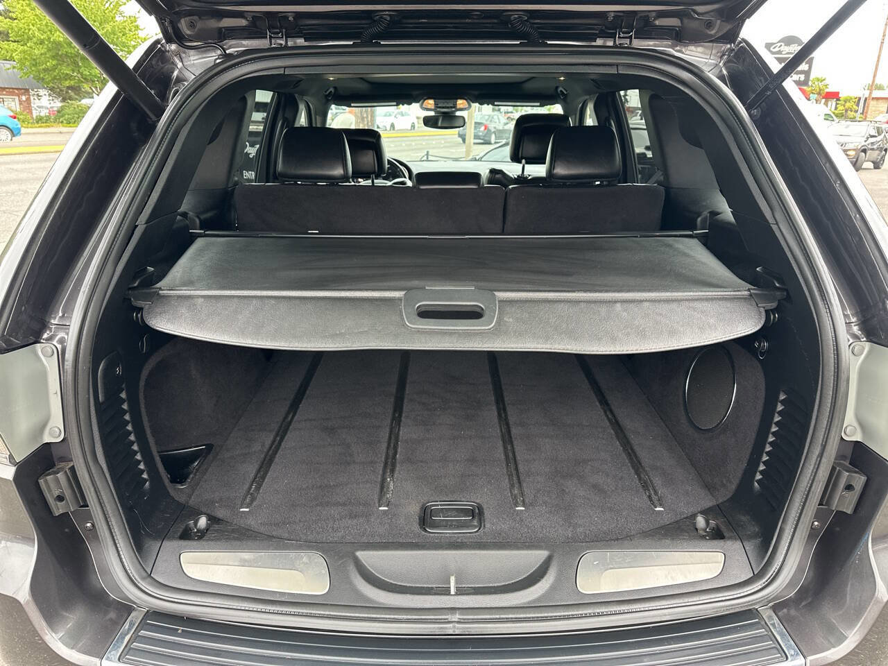 Used 2017 Jeep Grand Cherokee Limited w/ Luxury Group II image 5