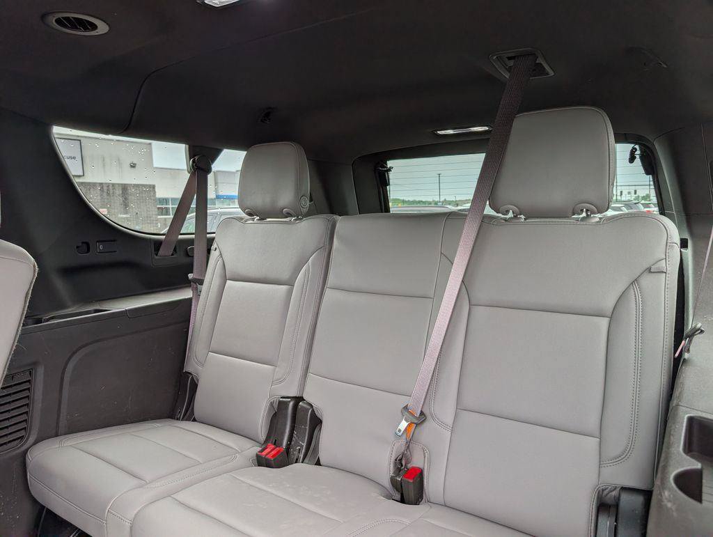 Used 2024 Chevrolet Suburban Z71 w/ Z71 Off-Road Package AWD/4WD image 17
