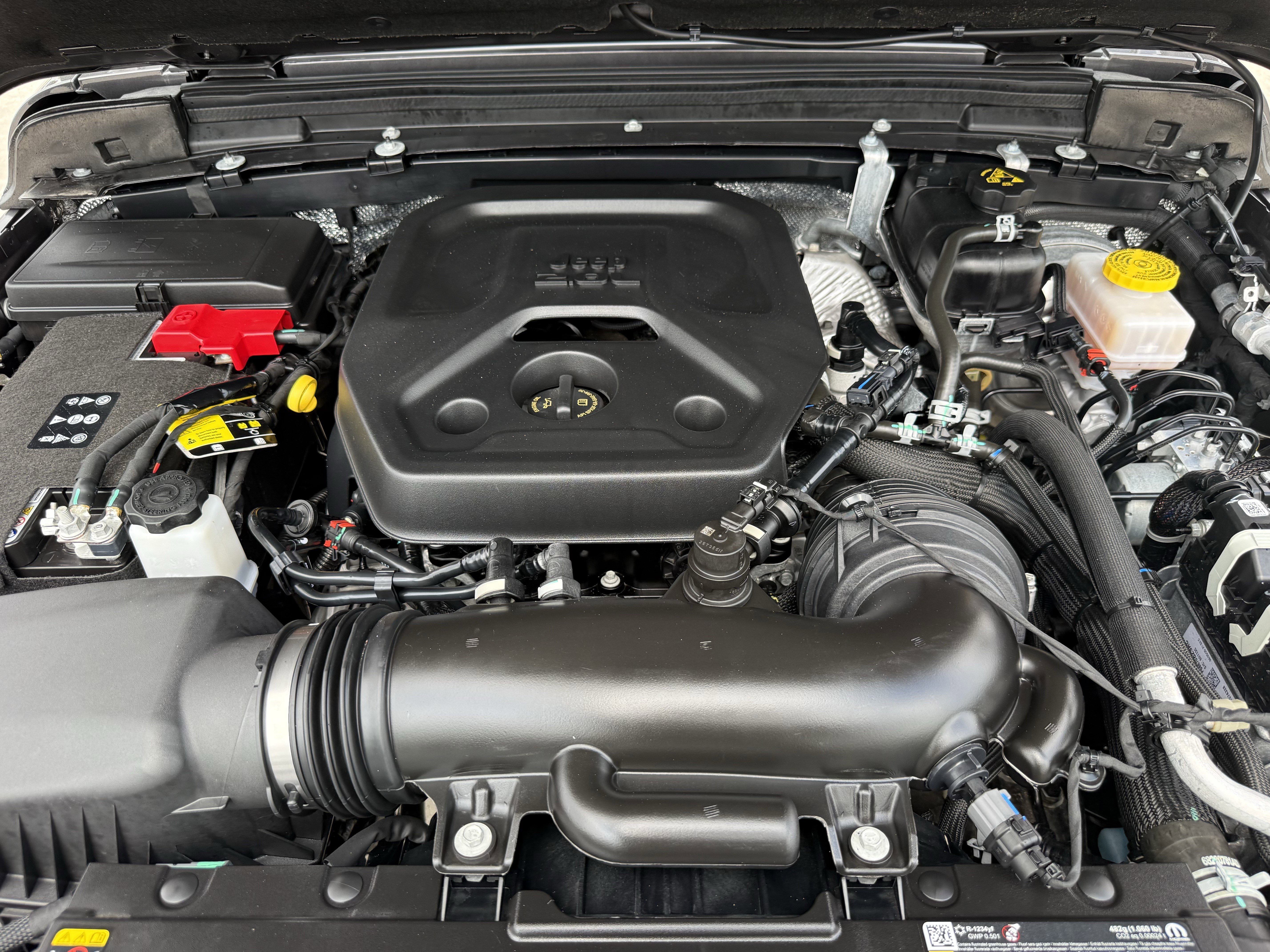 Used 2025 Jeep Wrangler Sahara image 32