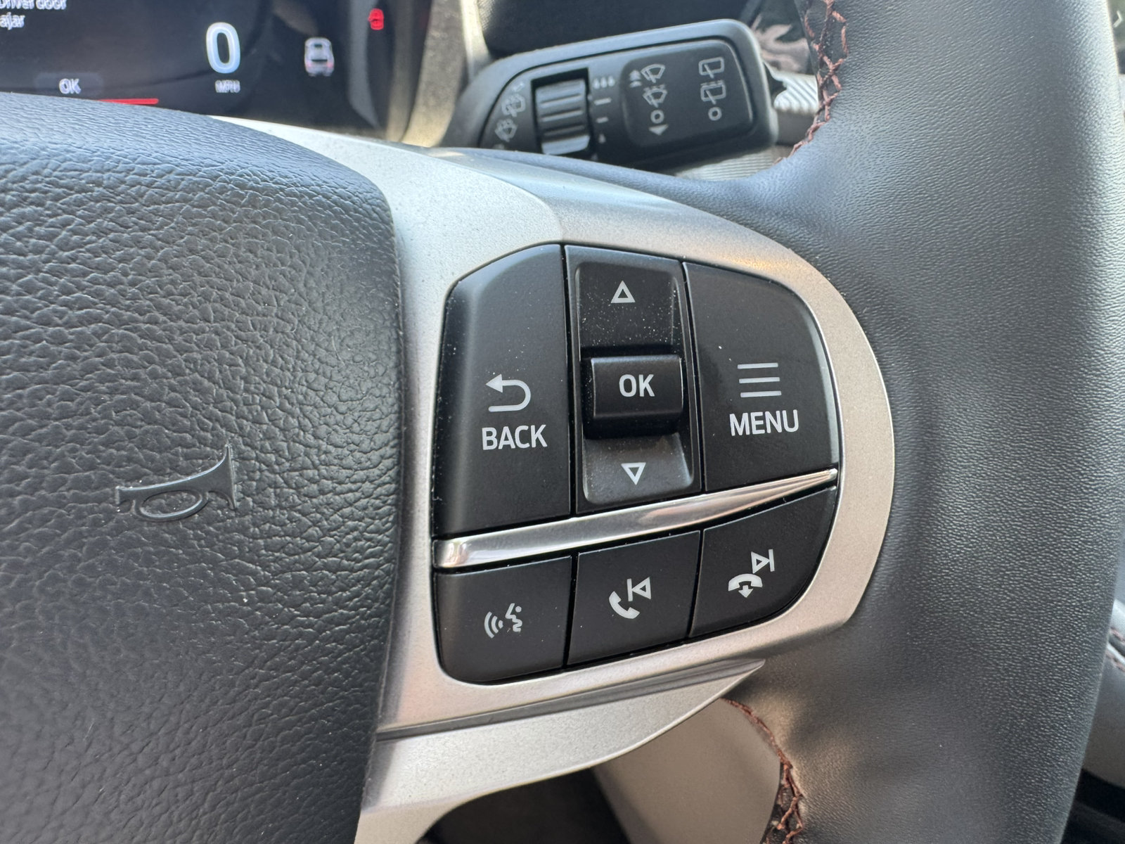 Used 2025 Ford Explorer Active w/ Active Comfort Package RWD image 36