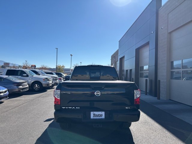 Used 2017 Nissan Titan SL image 5