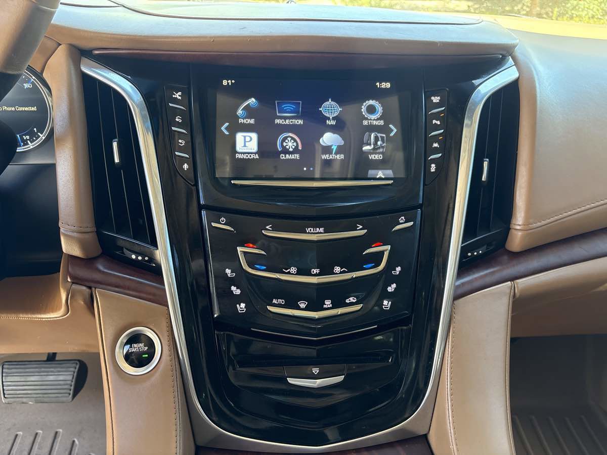 Used 2016 Cadillac Escalade Platinum image 36