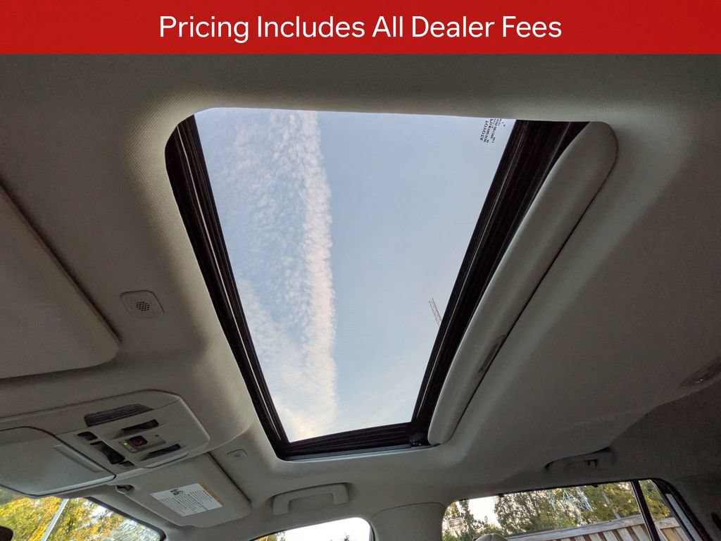 Used 2024 Toyota Highlander XLE FWD image 23