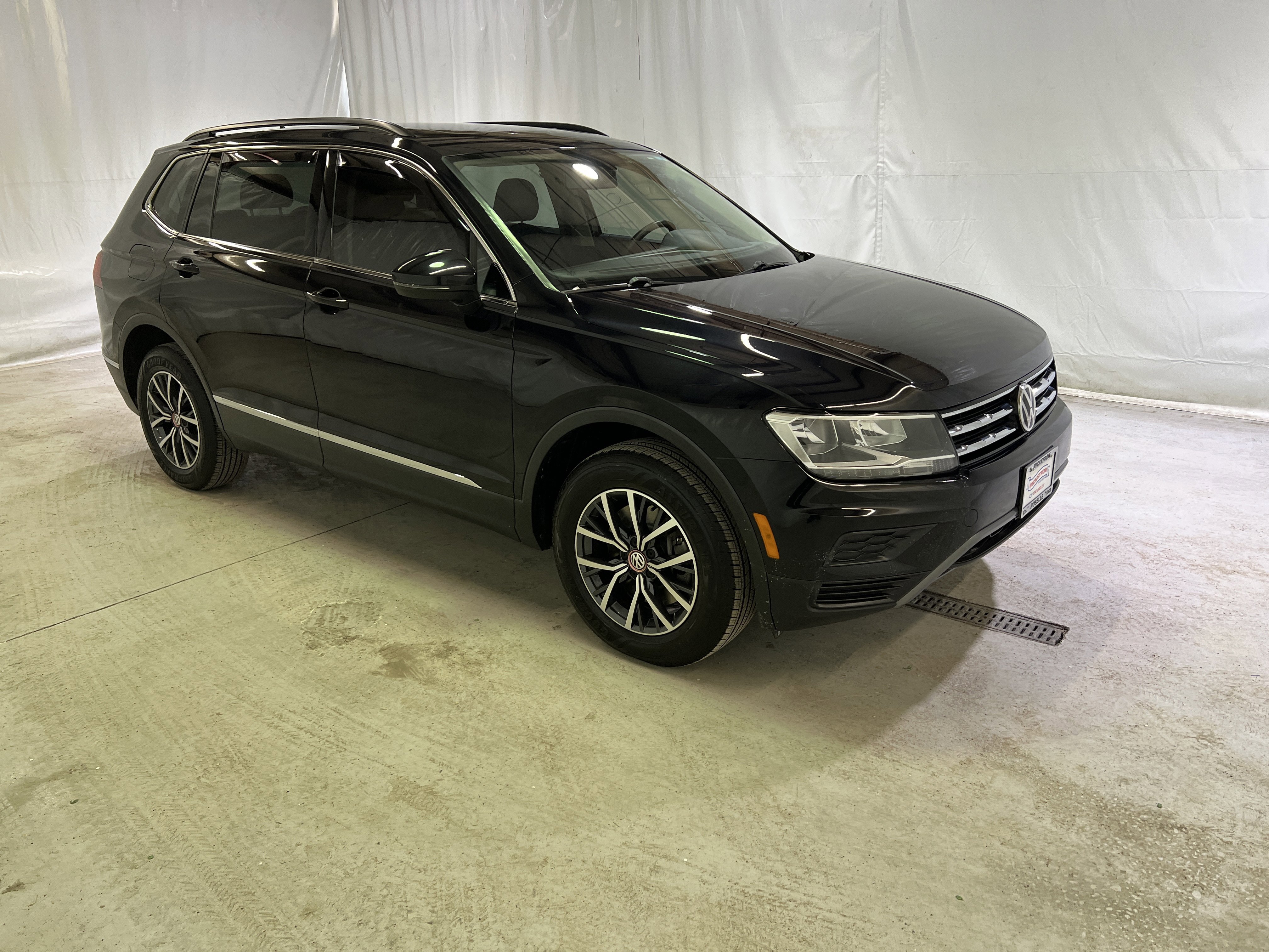 Used 2020 Volkswagen Tiguan SE image 2