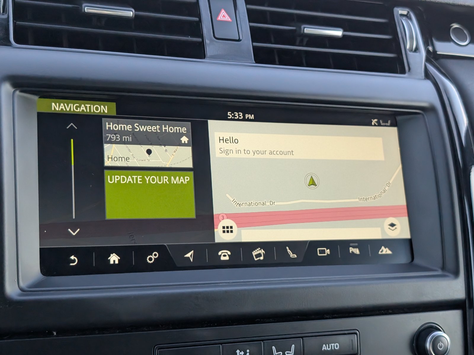 Used 2018 Land Rover Discovery SE AWD/4WD image 15