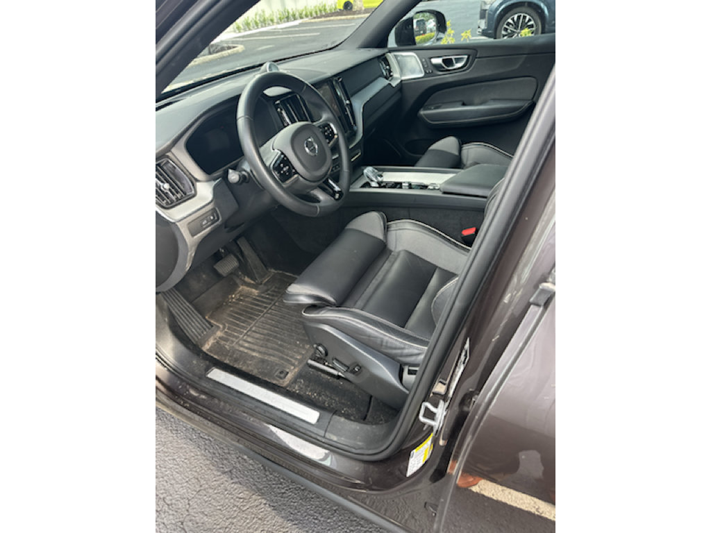 Certified 2024 Volvo XC60 T8 Ultimate w/ Protection Package Premier AWD/4WD image 6
