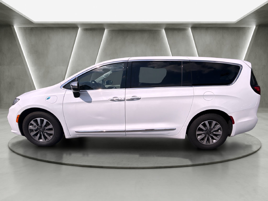 Used 2023 Chrysler Pacifica Limited FWD image 6