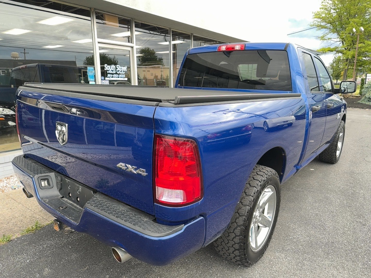 Used 2016 RAM 1500 Express AWD/4WD image 3
