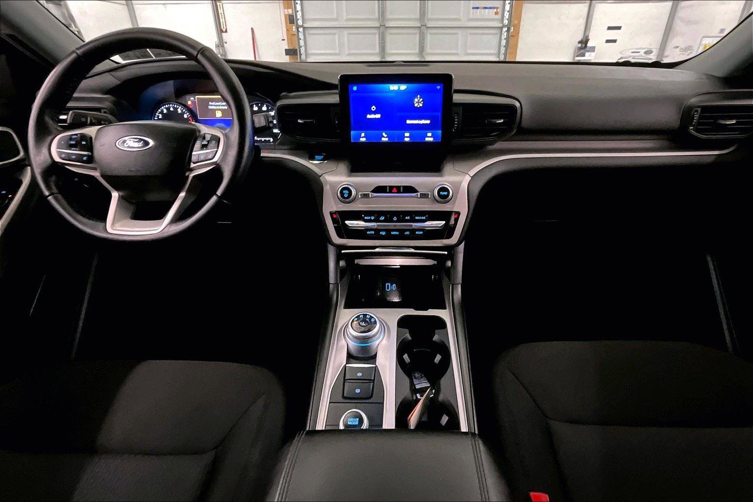Used 2022 Ford Explorer XLT image 15