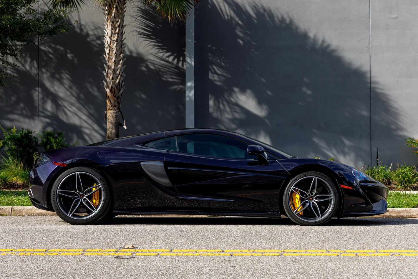 Used 2018 McLaren 570S RWD image 3