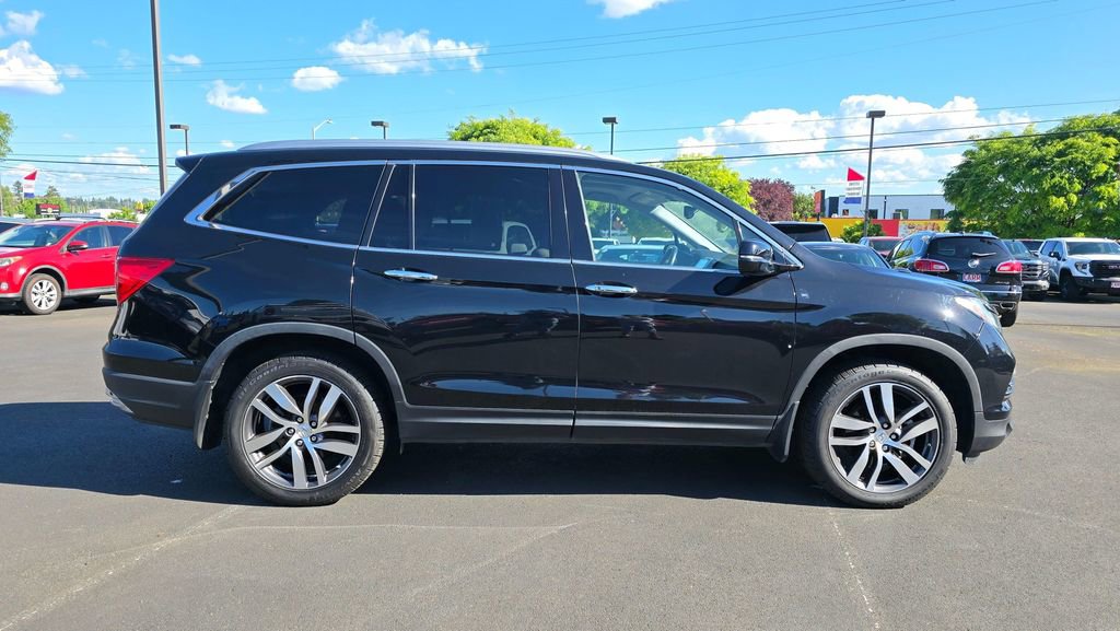 Used 2017 Honda Pilot Elite image 2