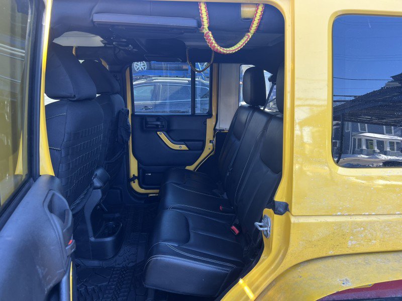 Used 2015 Jeep Wrangler Unlimited Rubicon image 37