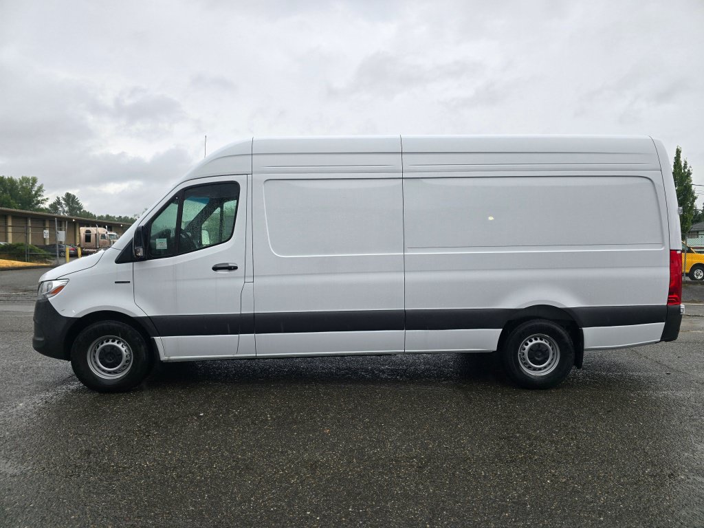 New 2025 Mercedes-Benz eSprinter 170 Cargo image 3