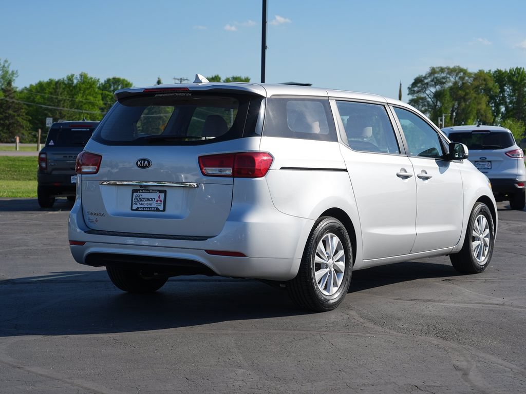 Used 2018 Kia Sedona L FWD image 3