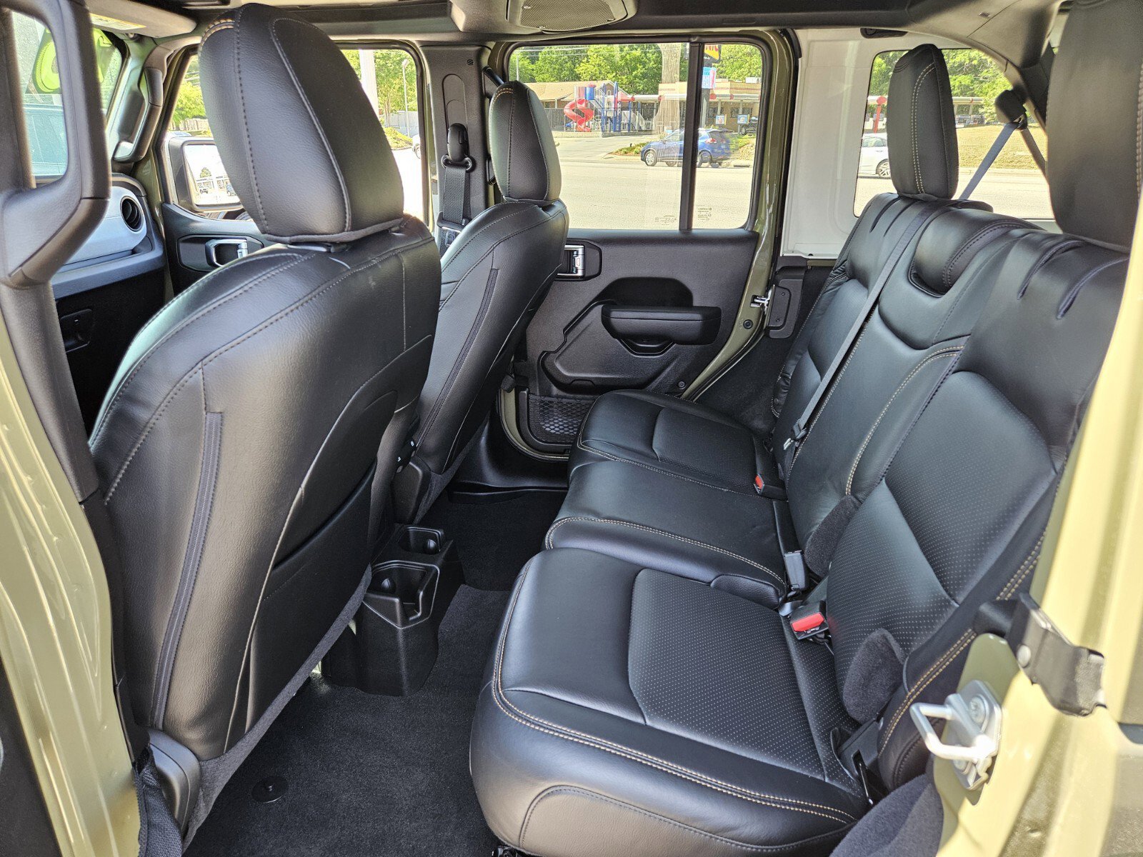 Used 2025 Jeep Wrangler Willys AWD/4WD image 10