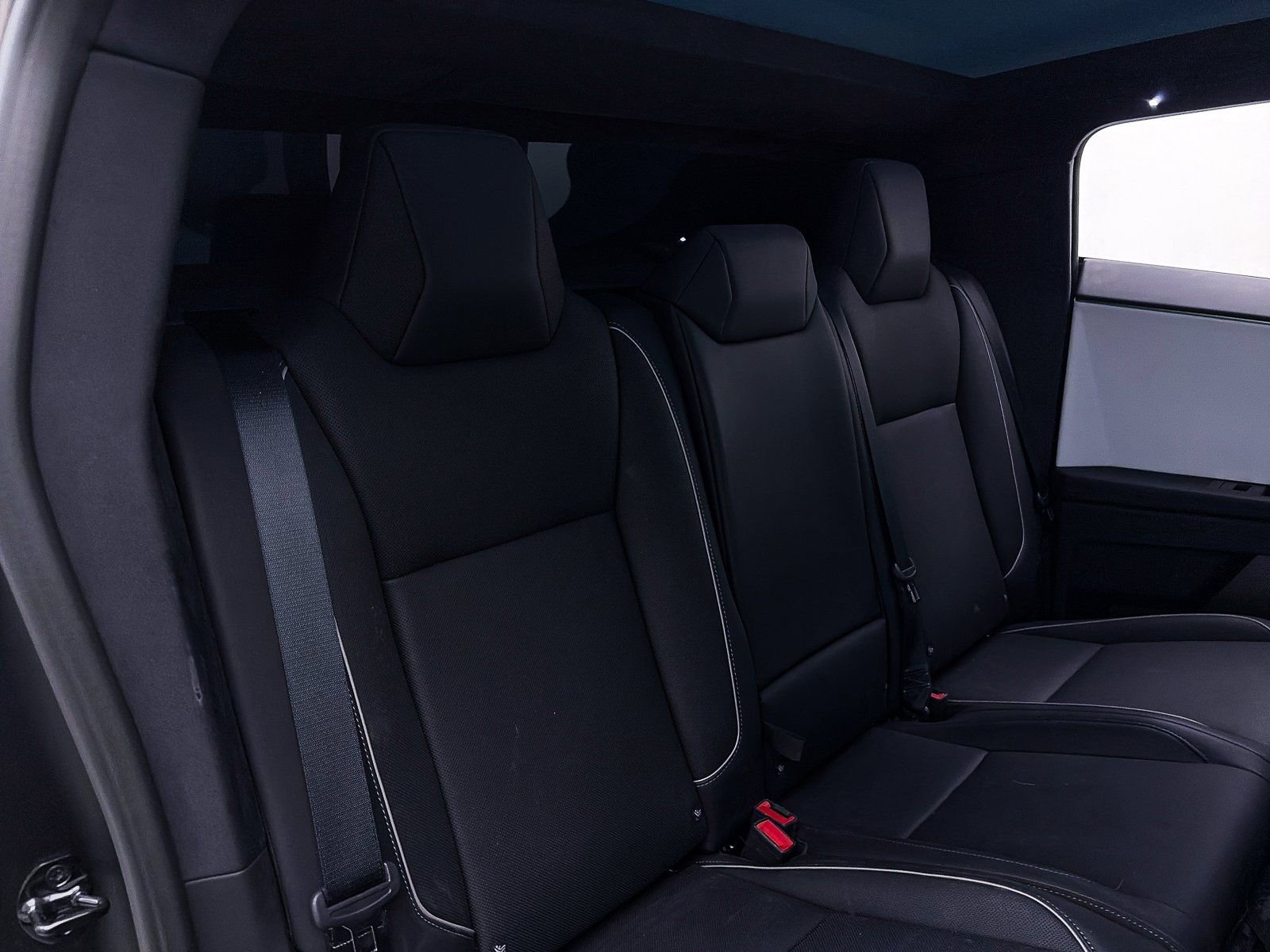 Used 2024 Tesla Cybertruck AWD Crew Cab image 31