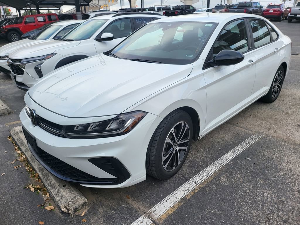 Used 2025 Volkswagen Jetta Sport image 1