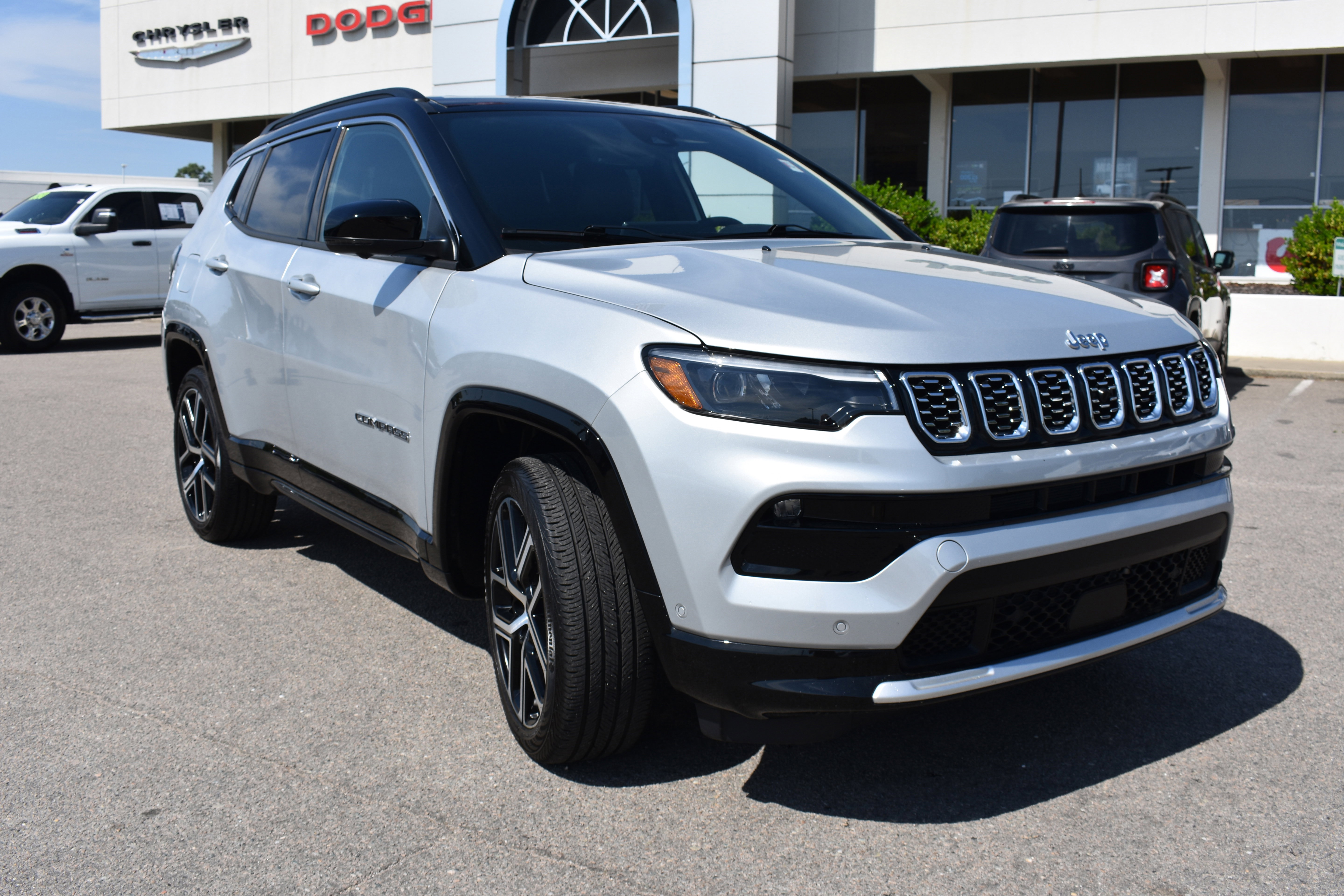 Used 2025 Jeep Compass Limited w/ Elite Group image 3