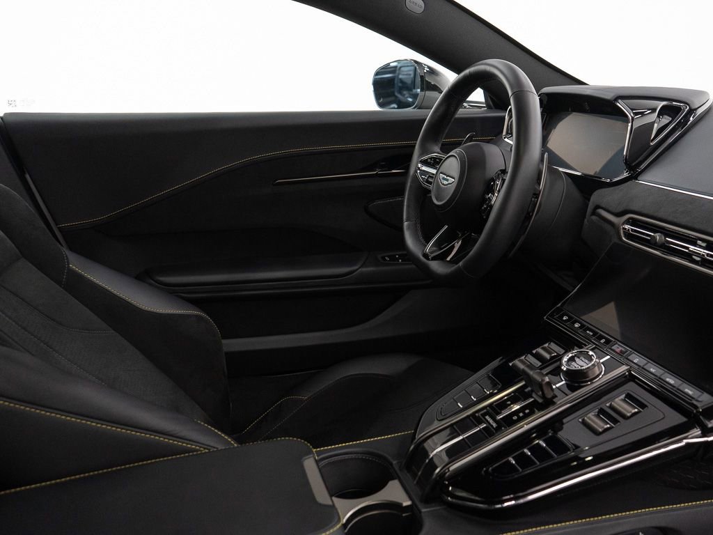 Used 2025 Aston Martin V8 Vantage Coupe image 21