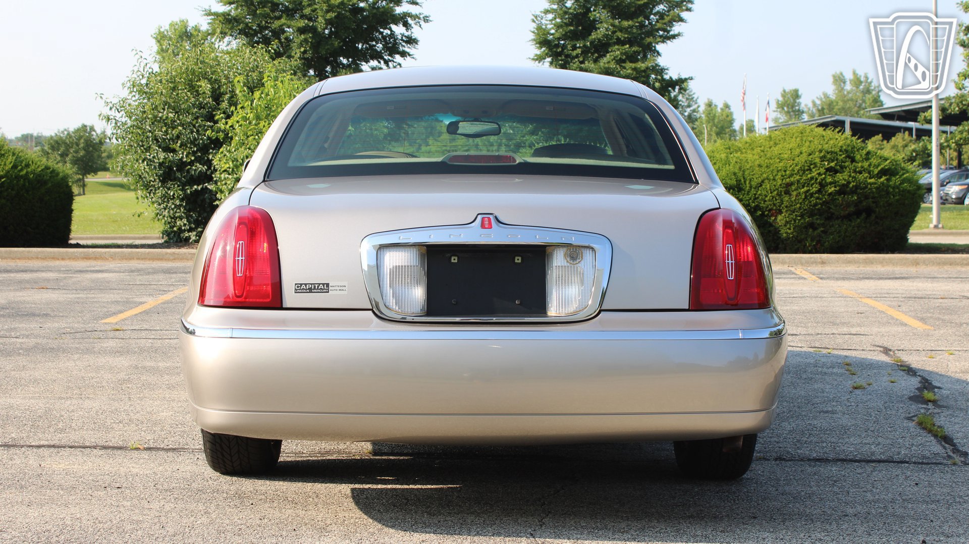 Used 2002 Lincoln Town Car Executive RWD image 26