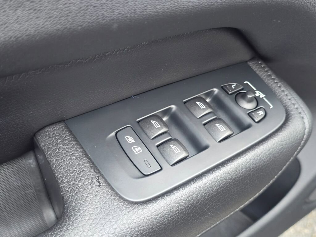 Used 2020 Volvo XC60 T5 Inscription w/ Protection Package Premier image 17