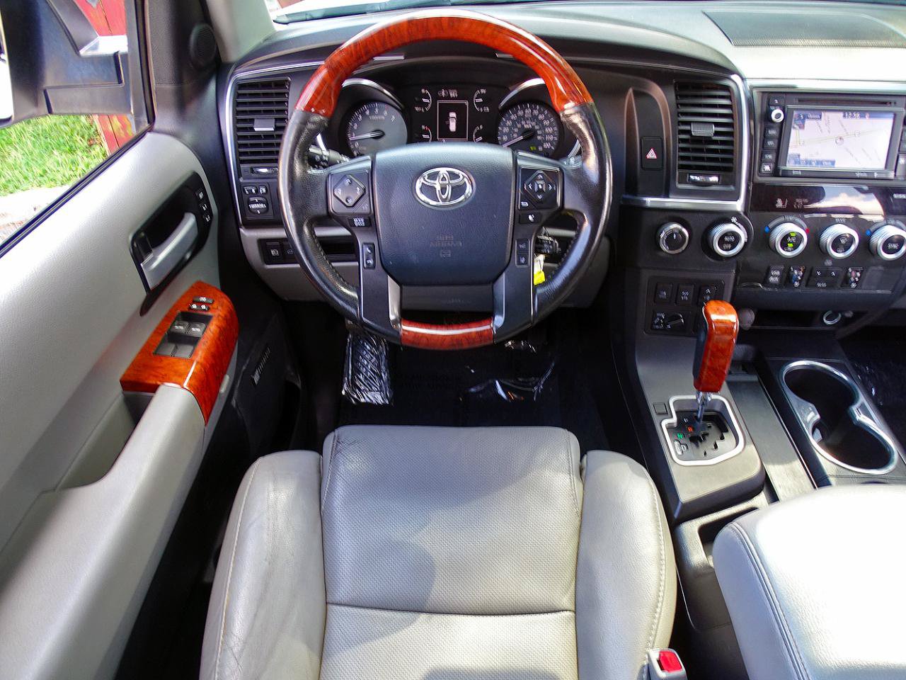 Used 2018 Toyota Sequoia Platinum AWD/4WD image 38