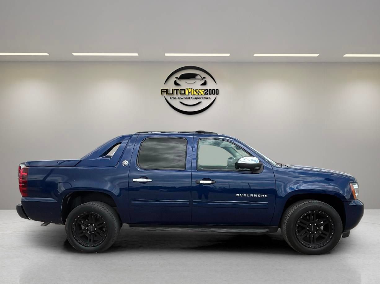 Used 2013 Chevrolet Avalanche LT w/ All-Star Edition AWD/4WD image 5