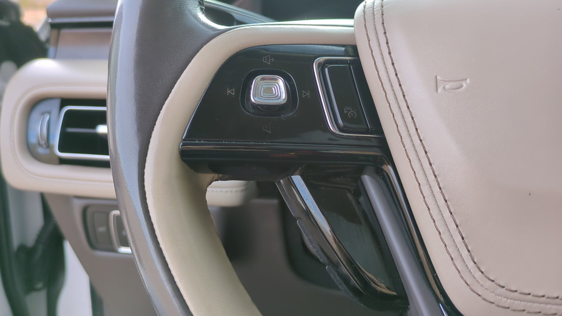 Used 2021 Lincoln Aviator Reserve w/ Equipment Group 202A image 19