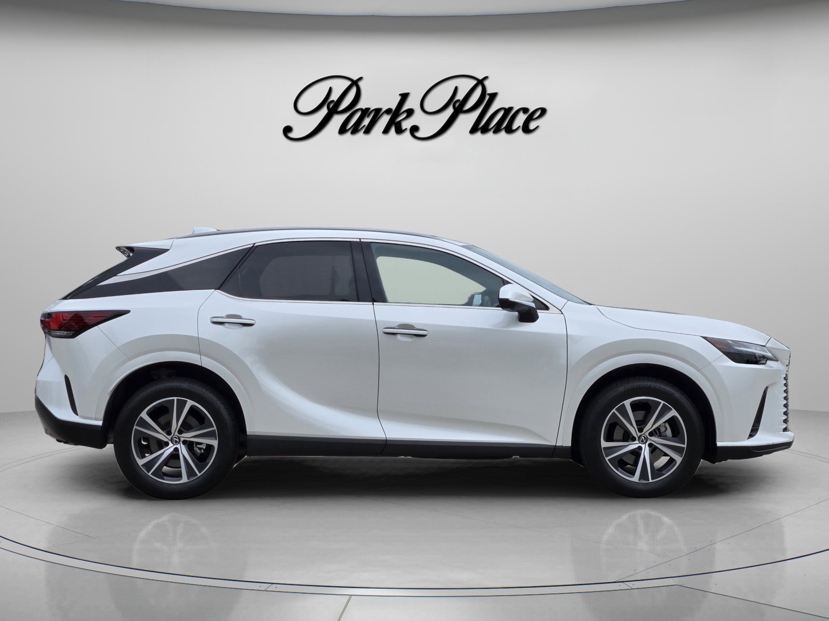 Used 2025 Lexus RX 350 Premium w/ Accessory Package (Z1) FWD image 6