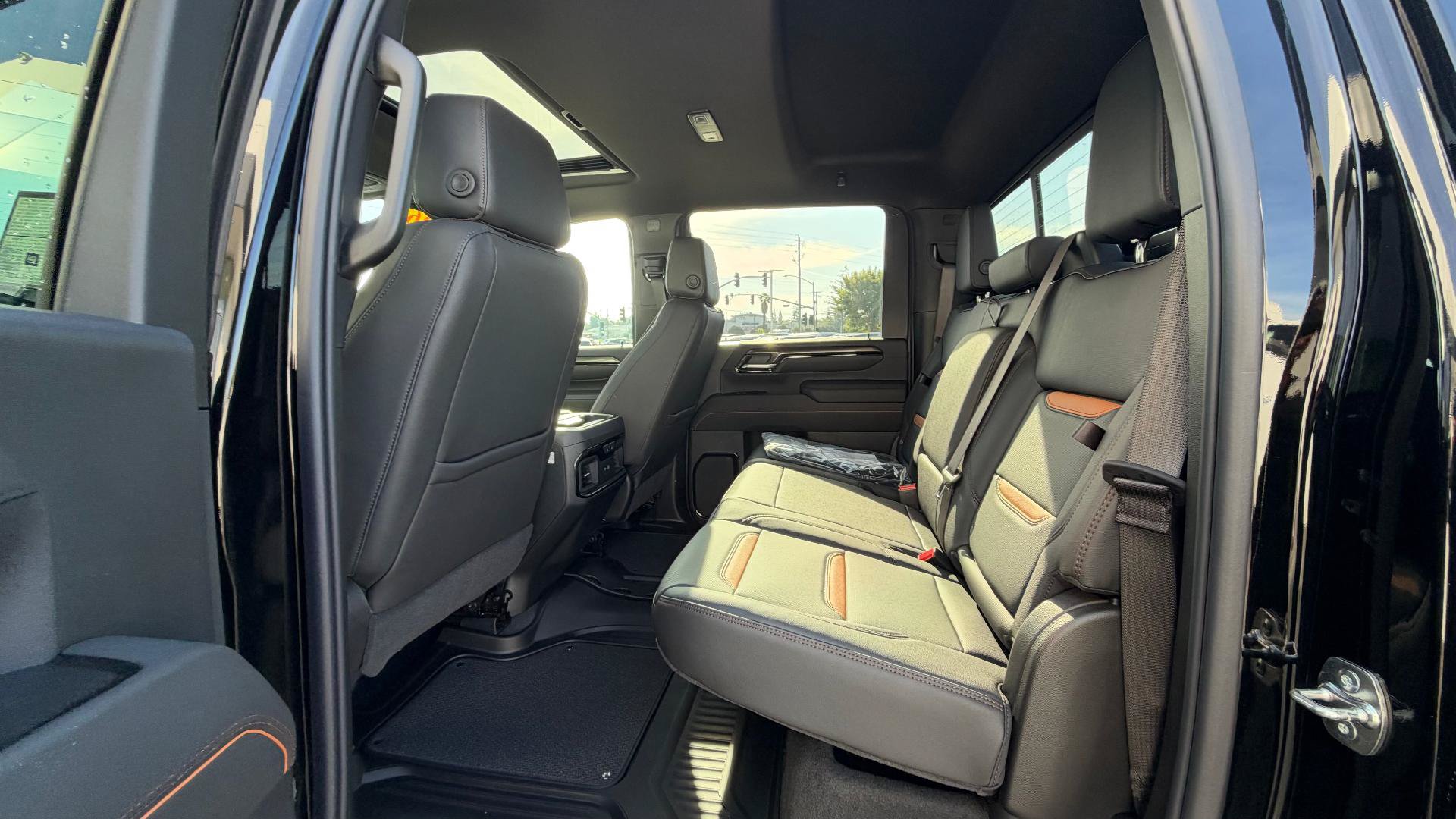 New 2026 GMC Sierra 2500 AT4 w/ AT4 Premium Plus Package AWD/4WD image 7