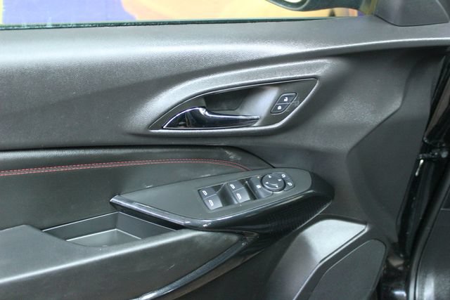 Used 2025 Chevrolet Trax RS FWD image 13