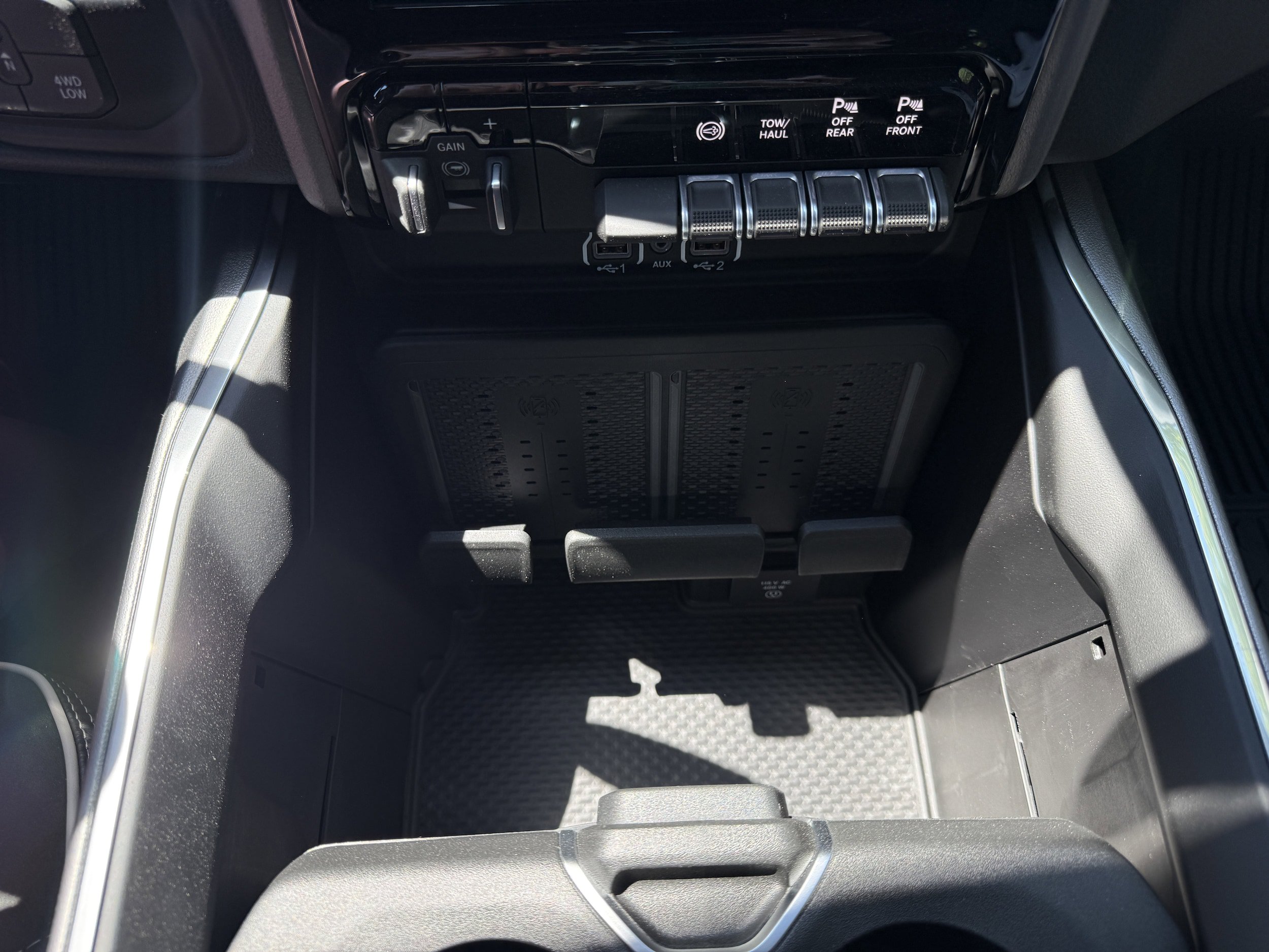 New 2026 RAM 2500 Laramie w/ Night Edition AWD/4WD image 13