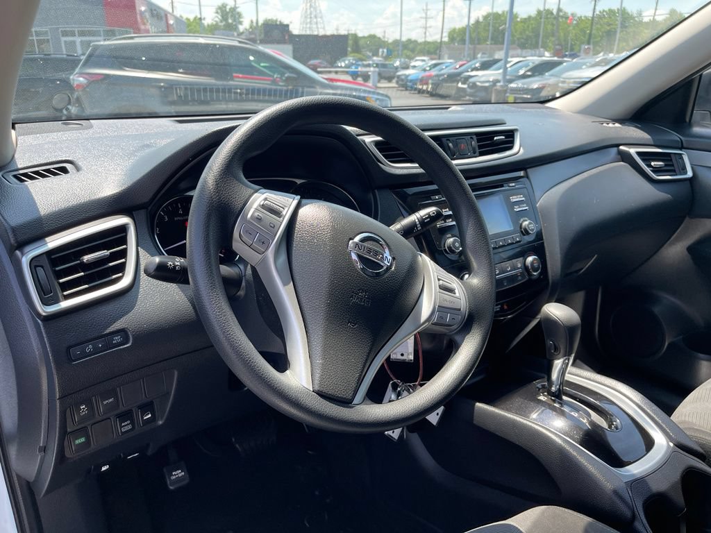 Used 2016 Nissan Rogue S w/ Appearance Package AWD/4WD image 13