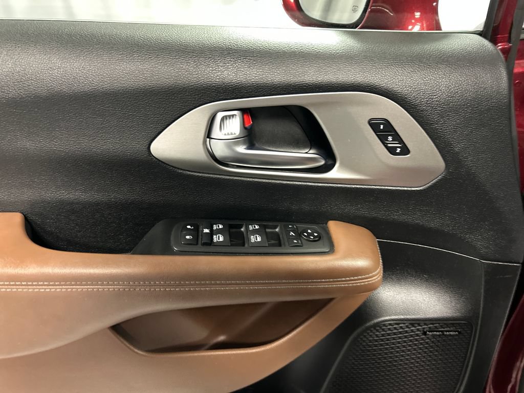 Used 2021 Chrysler Pacifica Limited w/ Premium & Safety Sphere Group AWD/4WD image 14