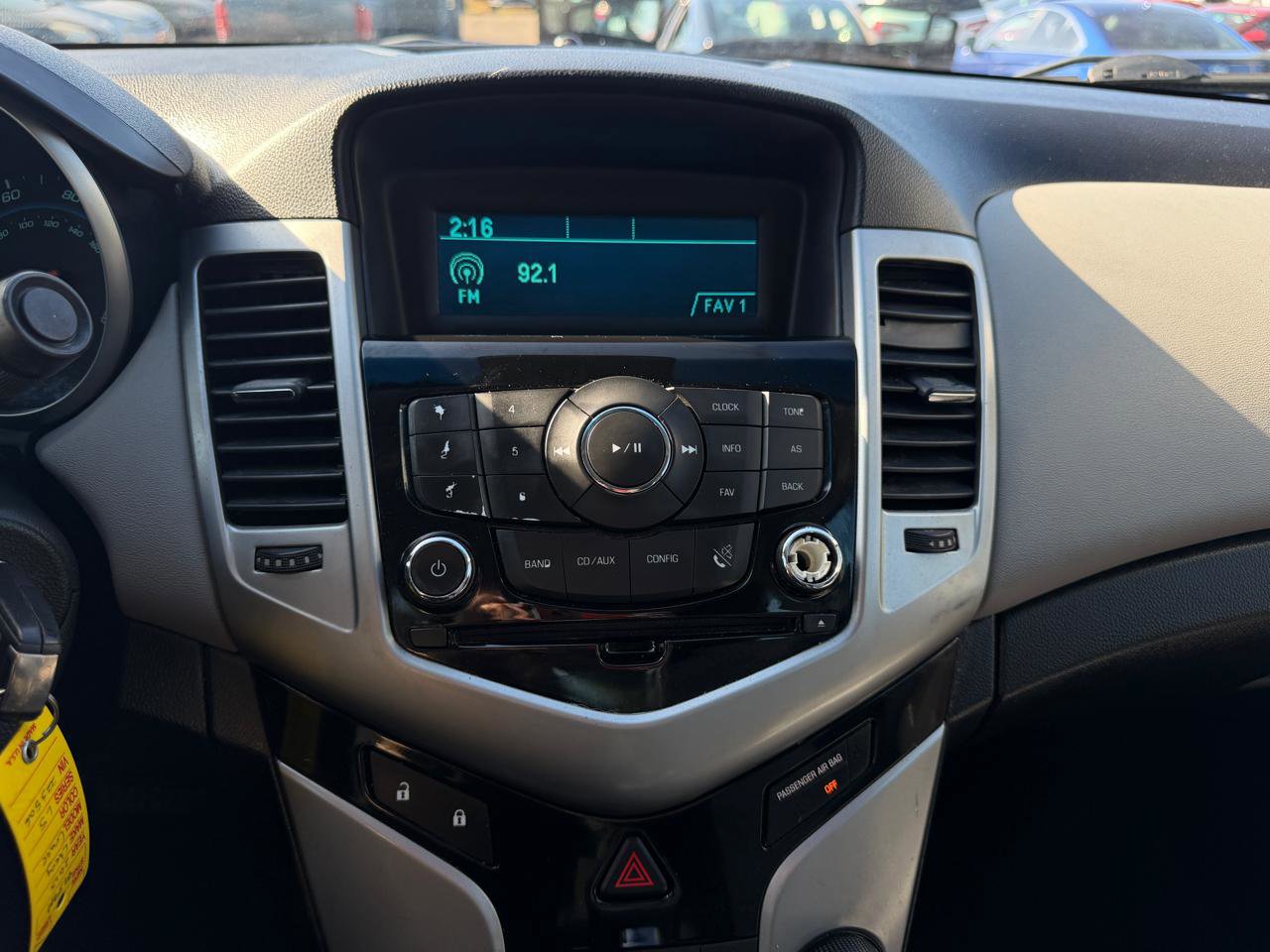 Used 2013 Chevrolet Cruze LS FWD image 16