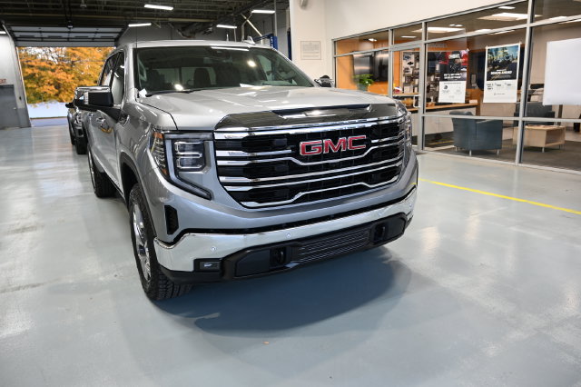 New 2026 GMC Sierra 1500 SLT AWD/4WD image 3