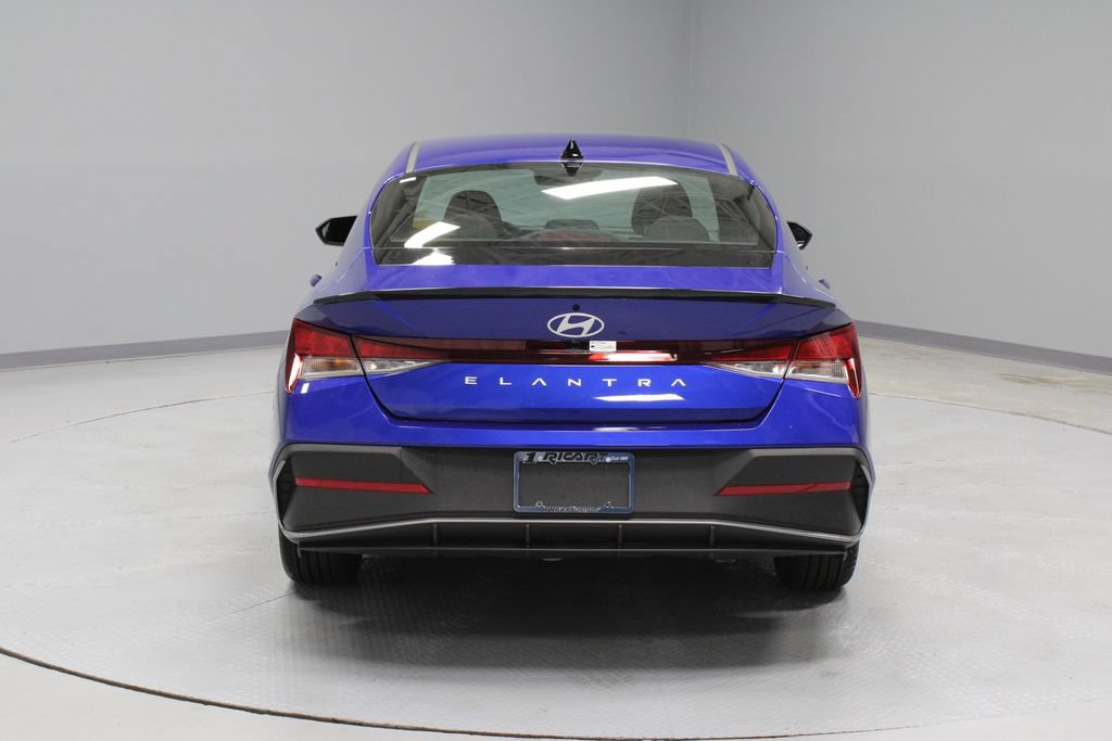Used 2025 Hyundai Elantra Sport FWD image 9
