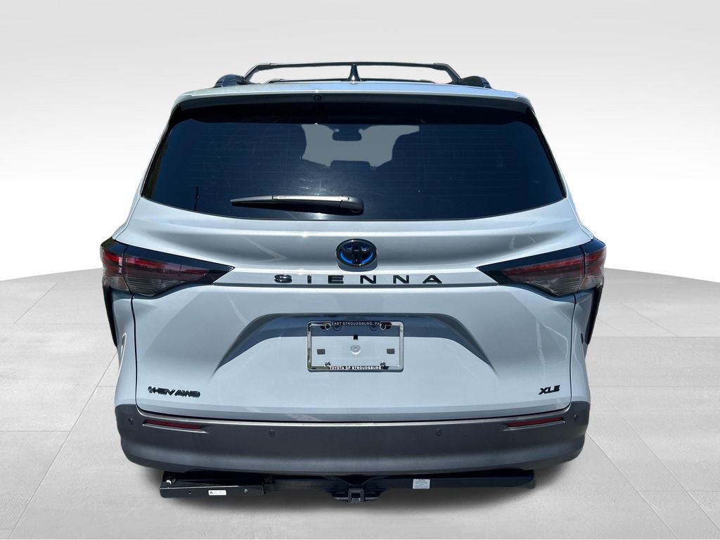 Used 2025 Toyota Sienna XLE Woodland Edition AWD/4WD image 4