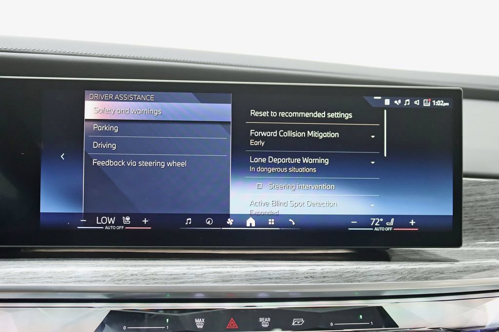 Used 2024 BMW 740i xDrive w/ Premium Package 2 AWD/4WD image 22