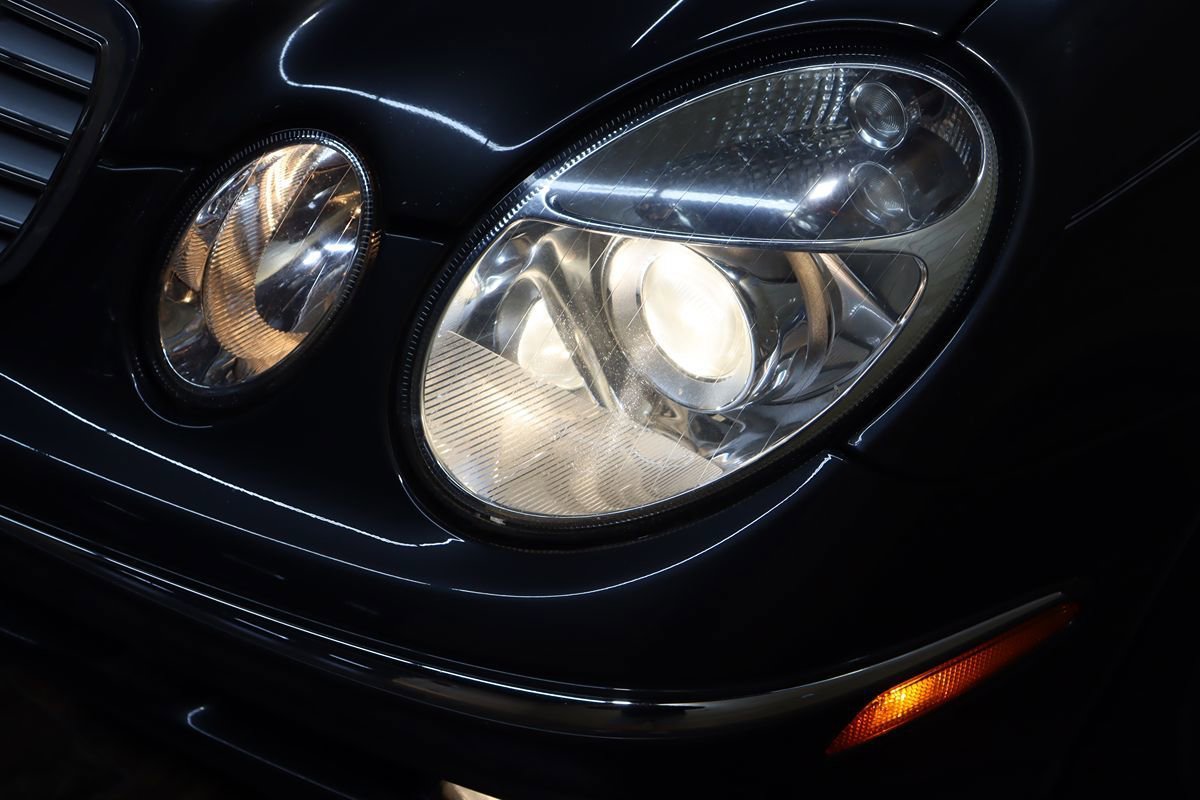 Used 2005 Mercedes-Benz E 320 CDI Sedan image 11