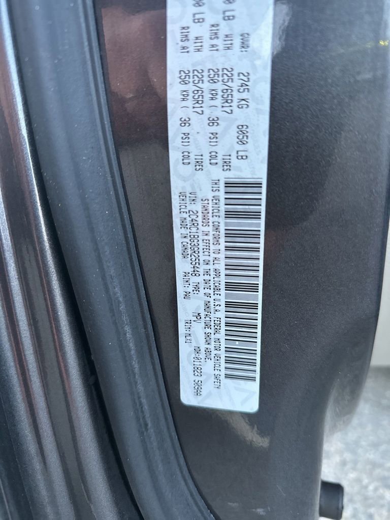 Used 2016 Chrysler Town & Country Touring w/ Driver Convenience Group image 34