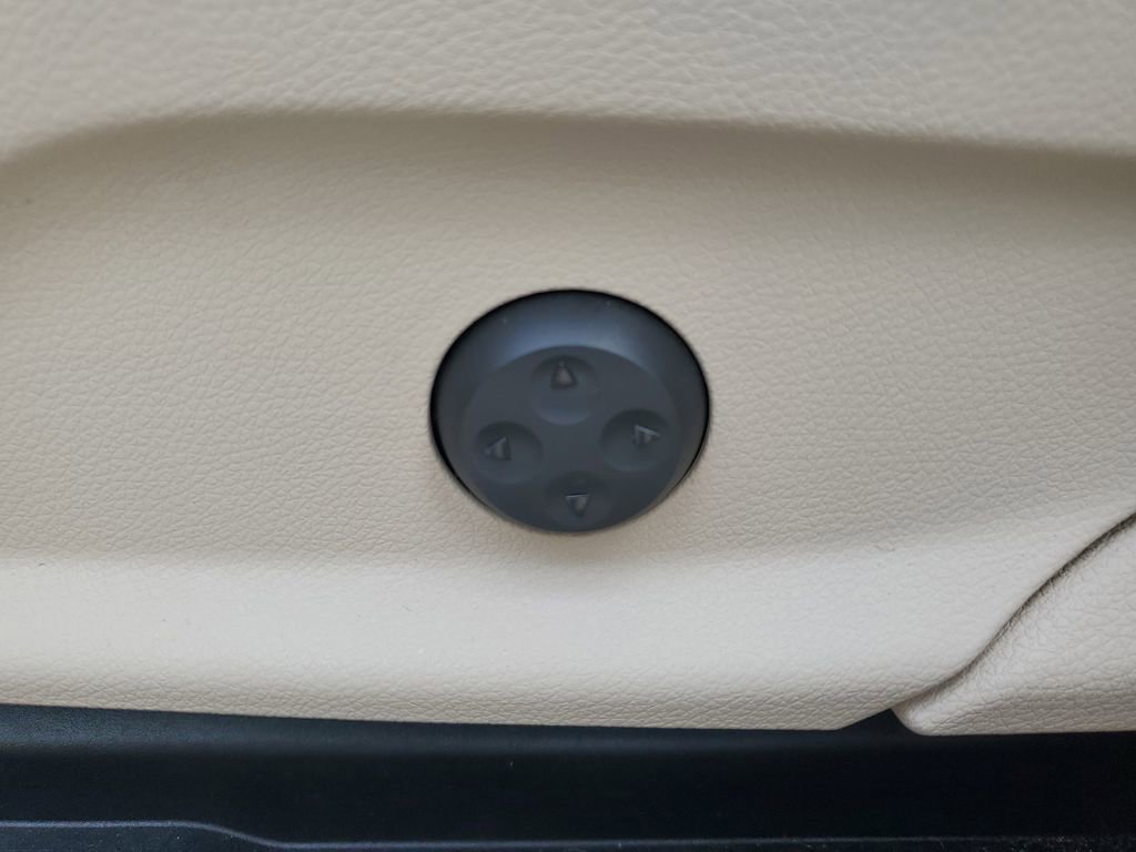 Used 2022 Mercedes-Benz GLC 300 w/ Premium Package Lite image 18