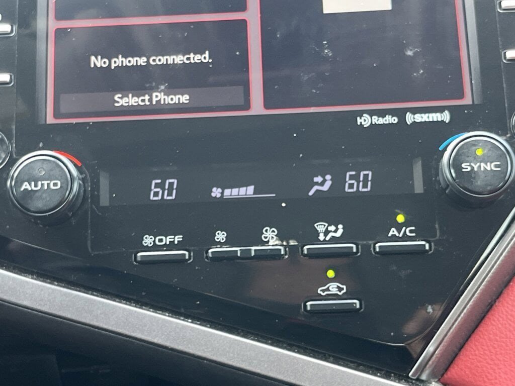 Used 2020 Toyota Camry XSE image 7