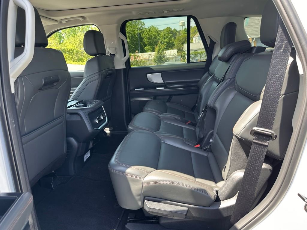 Used 2025 Ford Expedition Active AWD/4WD image 25