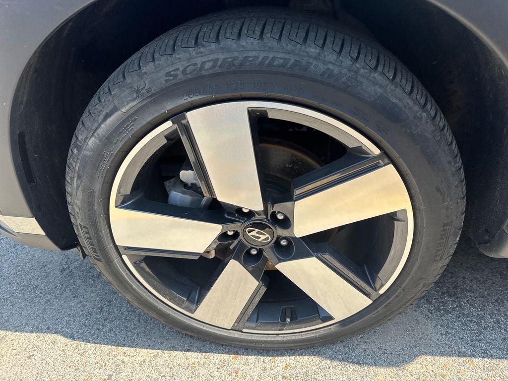 Used 2025 Hyundai Santa Fe Limited AWD/4WD image 12