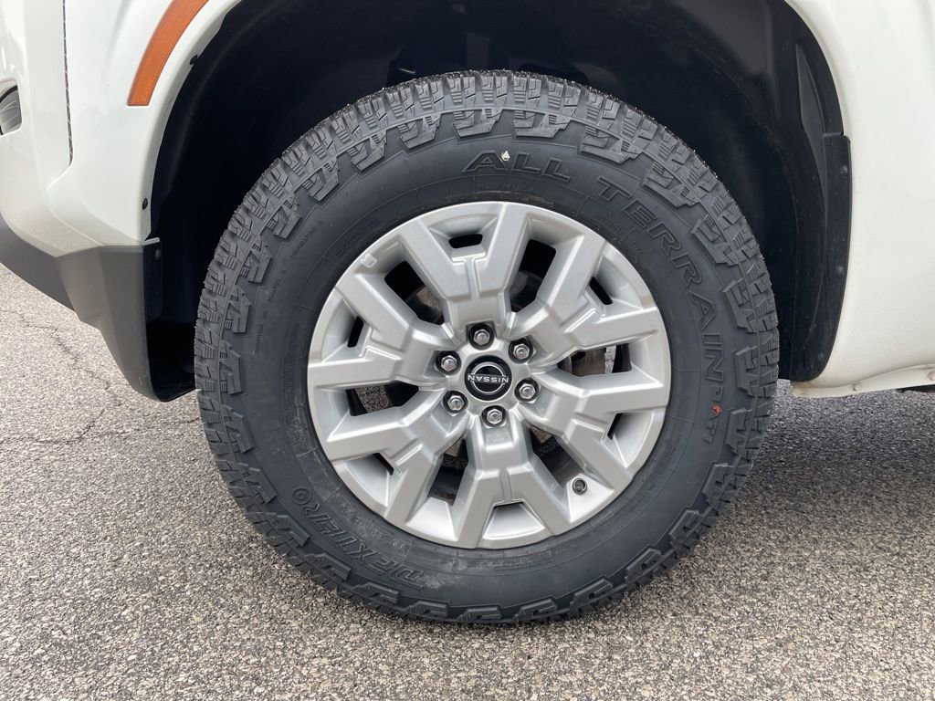 Used 2023 Nissan Frontier SV image 51