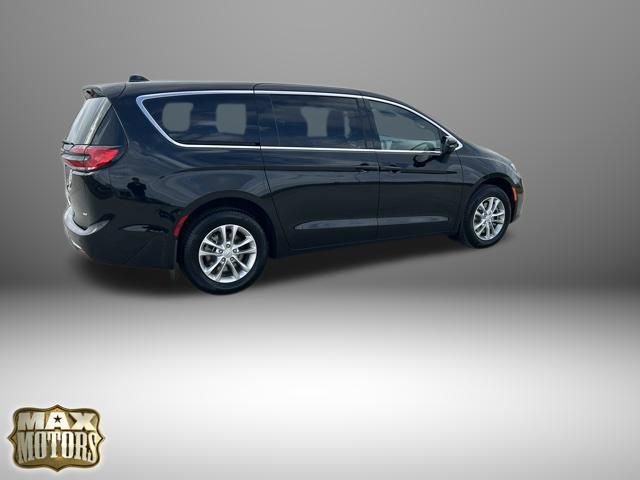 New 2026 Chrysler Pacifica Select image 10