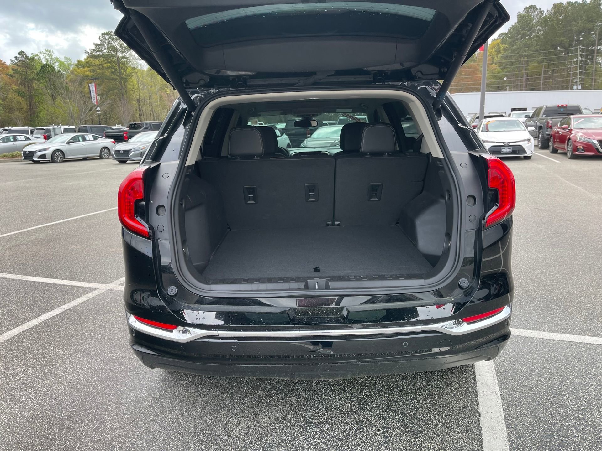 Used 2024 GMC Terrain Denali w/ Denali Premium Package image 26