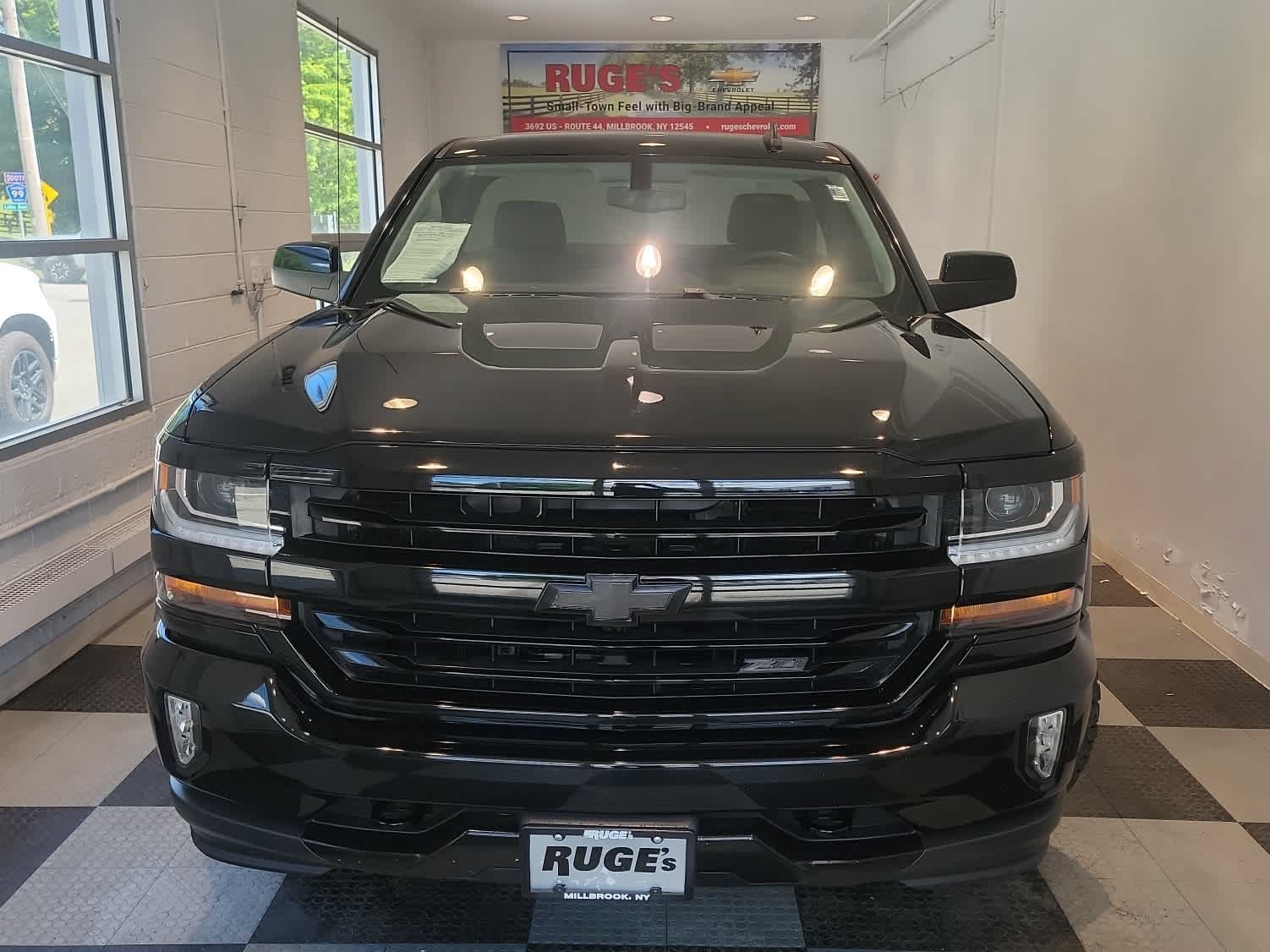 Used 2018 Chevrolet Silverado 1500 LT w/ LT Convenience Package AWD/4WD image 7