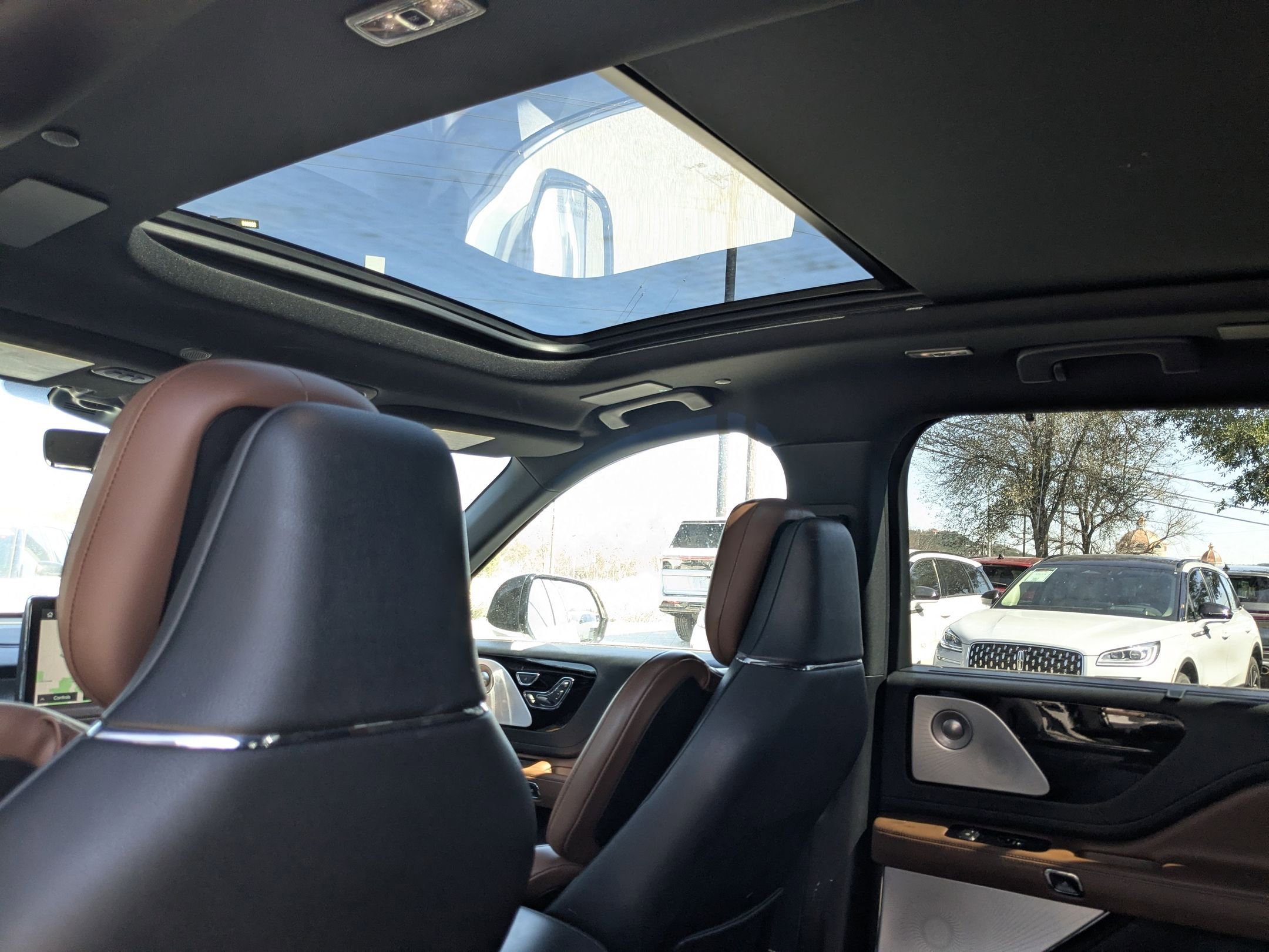 Used 2023 Lincoln Aviator Reserve w/ Equipment Group 201A image 25